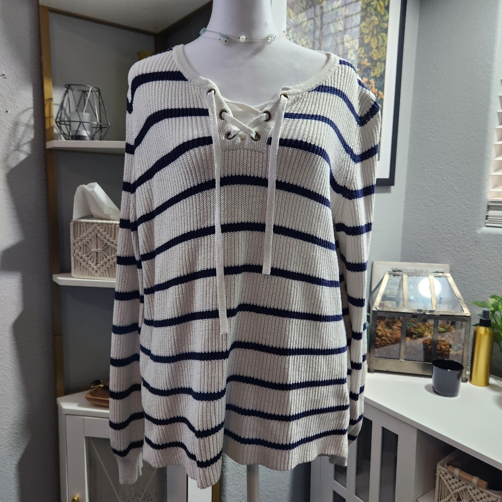 Old Navy White & Blue Sweater